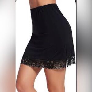 Vassarette Black Lace Trim Half Slip Skirt Size Small (18”)